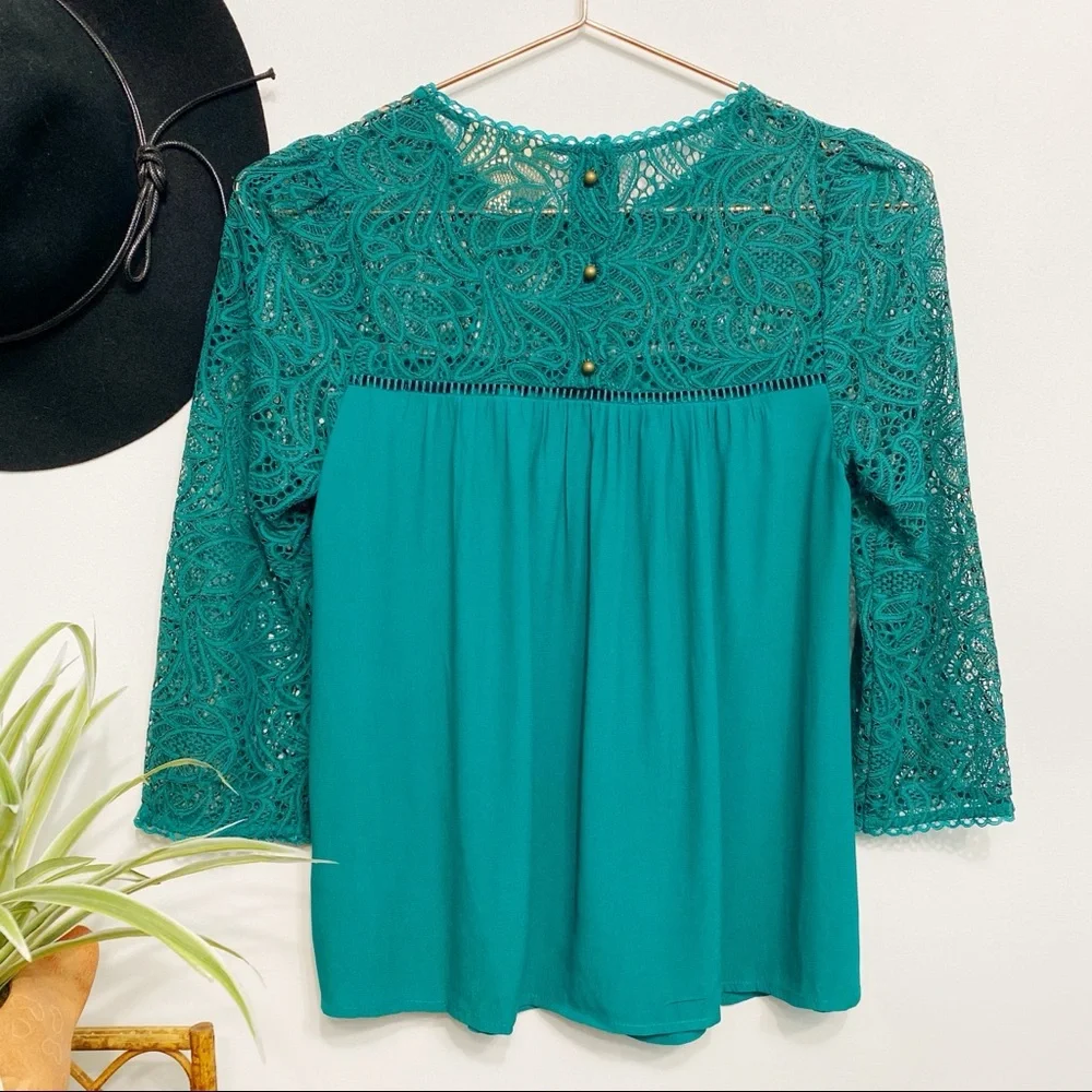 anthro | moulinette soeurs lace cloaked emerald green blouse 2 petite